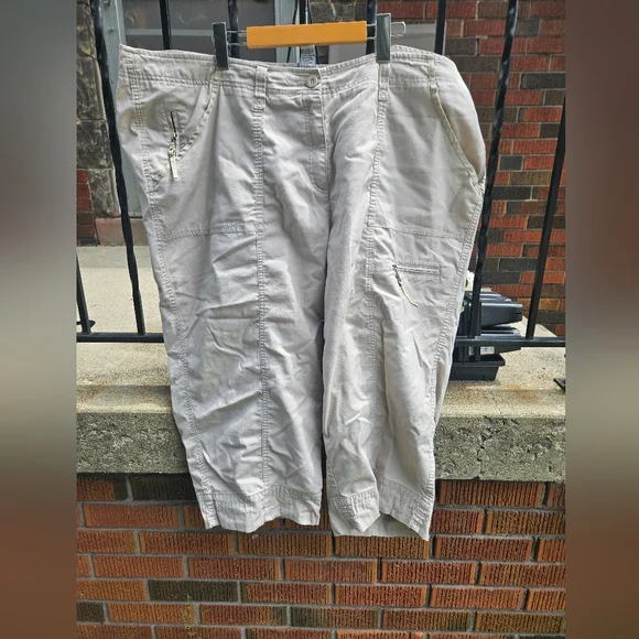 Alia Pants Jumpsuits Alia Capri Pants Poshmark - Main Image